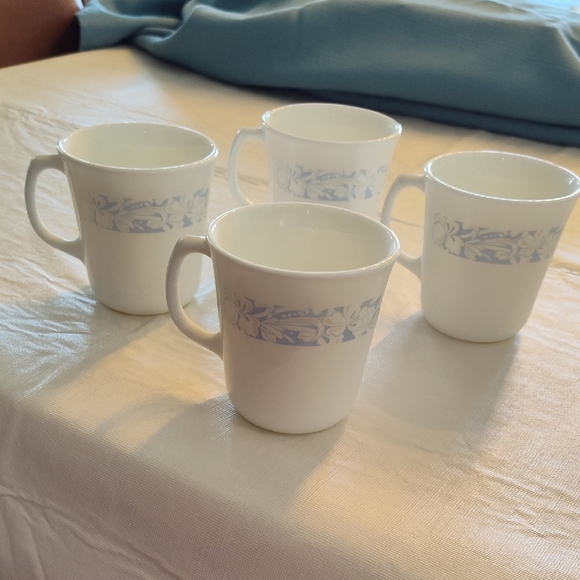 Elegant White and Blue Floral Mugs Set - Picture 1 of 3